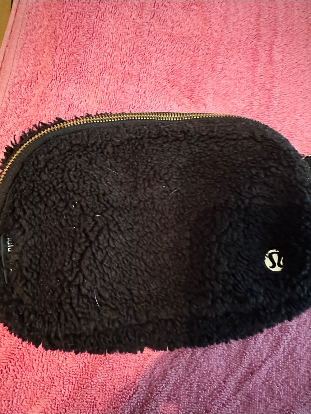 lululemon athletica Black Sherpa Belt Bag - Picture 2 of 4